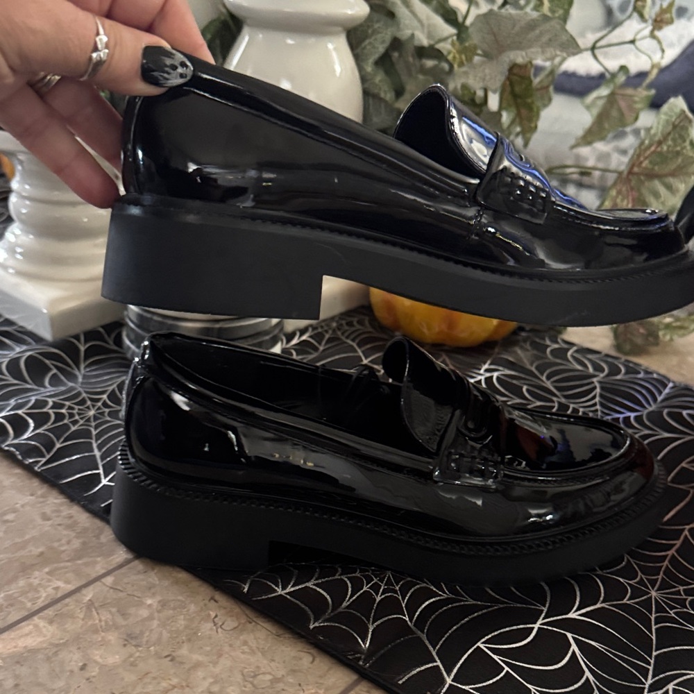 Zara Women’s Black Loafers - Picture 3 of 7
